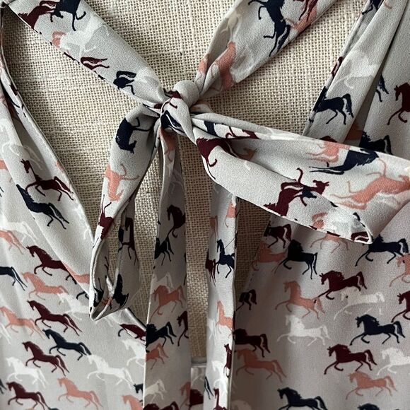LOFT Multicolor Horse Print Blouse Tie Back SZ M NWT - Picture 5 of 10